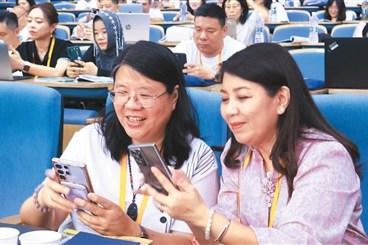 “让华文教育在技术浪潮中焕发新生”(侨界关注)