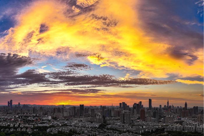 绝美 高温南京迎晚霞